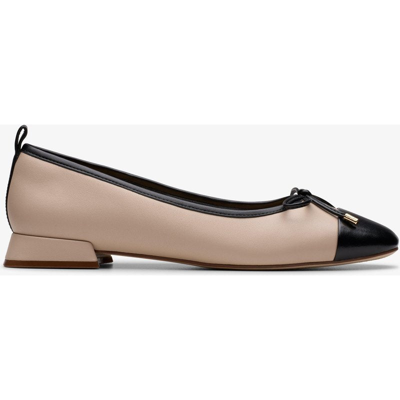 Clarks Originals Ubree 15 Poppy Standard Fit